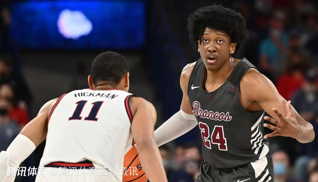 排面拉满！雷霆60多人现身圣克拉拉大学 到场见证杰伦-威廉姆斯球衣退役仪式