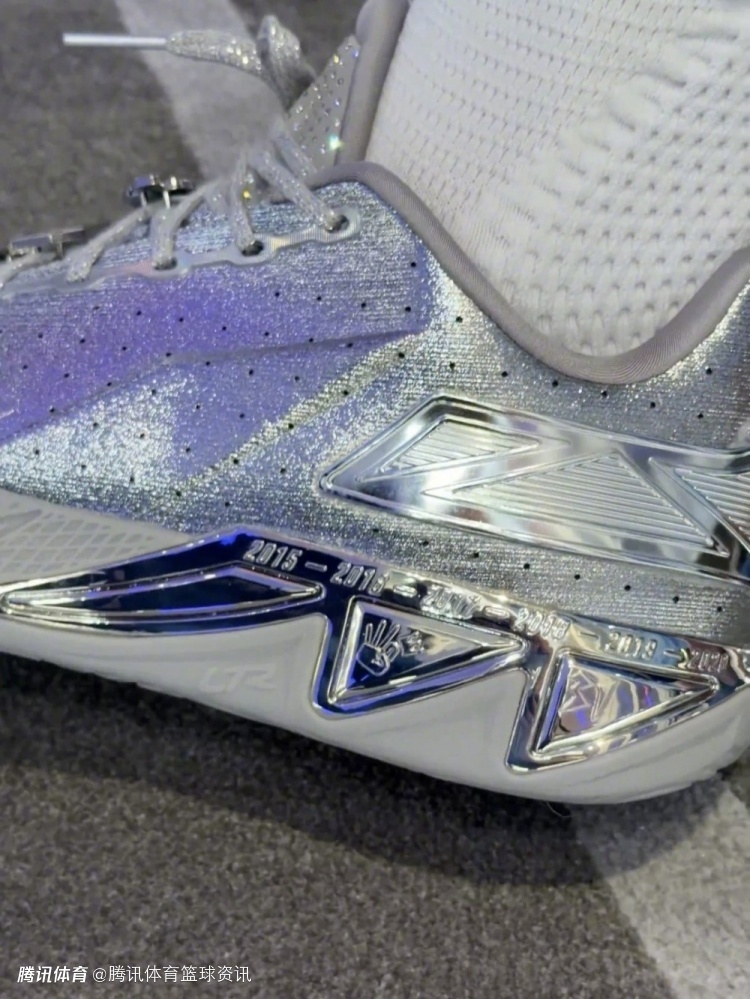 永远的水花兄弟！库里上脚银色KT11限定版 克莱发文致谢：真是个超棒的人