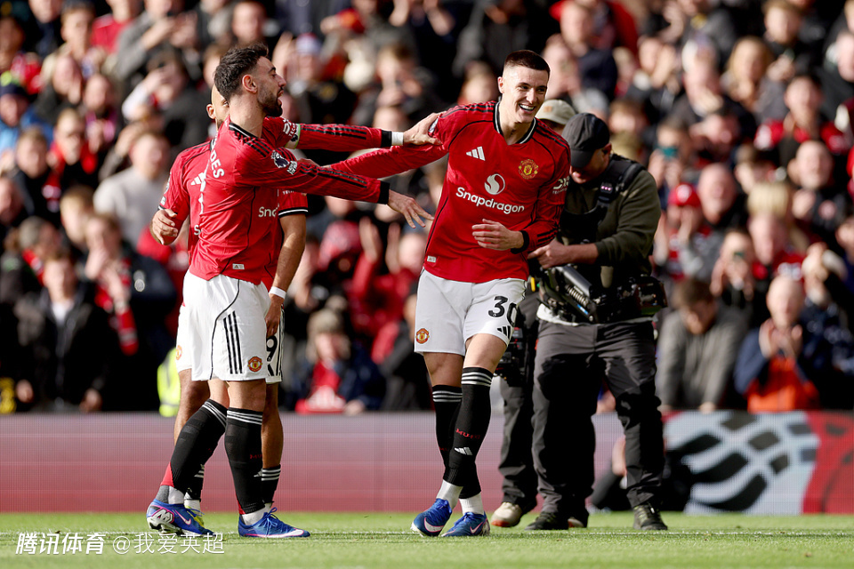 11轮不败升第3！英超：曼联2-1逆转十人水晶宫 B费传射 谢什科3连斩