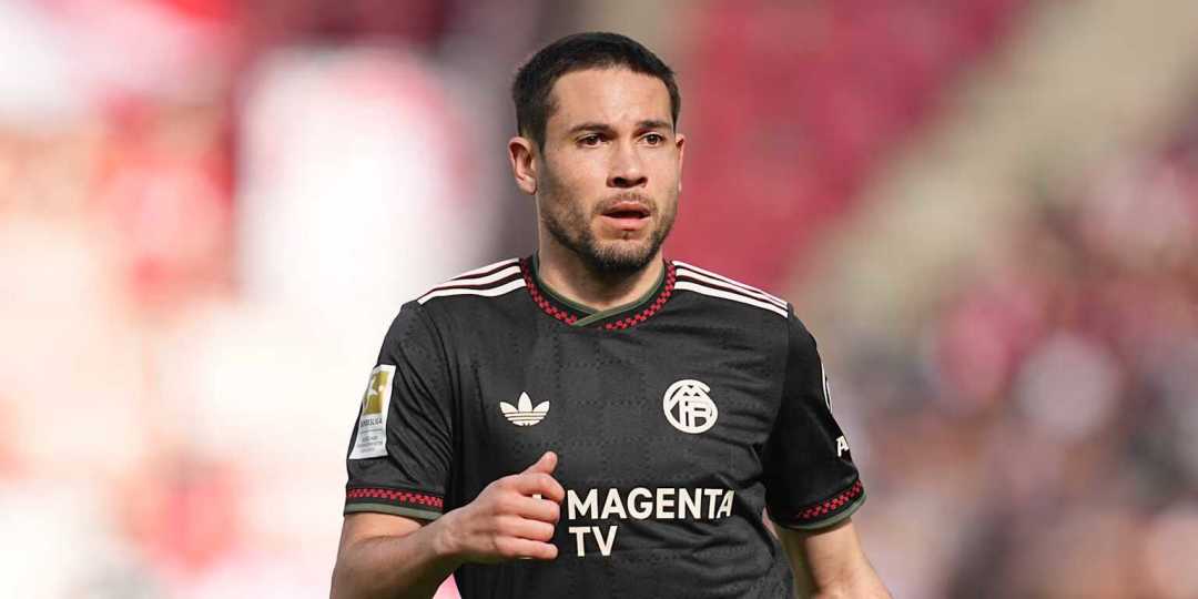 拜仁官方：格雷罗左腿肌肉轻微撕裂 ，具体回归时间待定