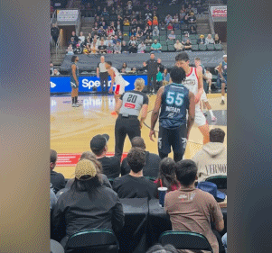 有点意思！杨瀚森混音队比赛用英文数数干扰对手发球