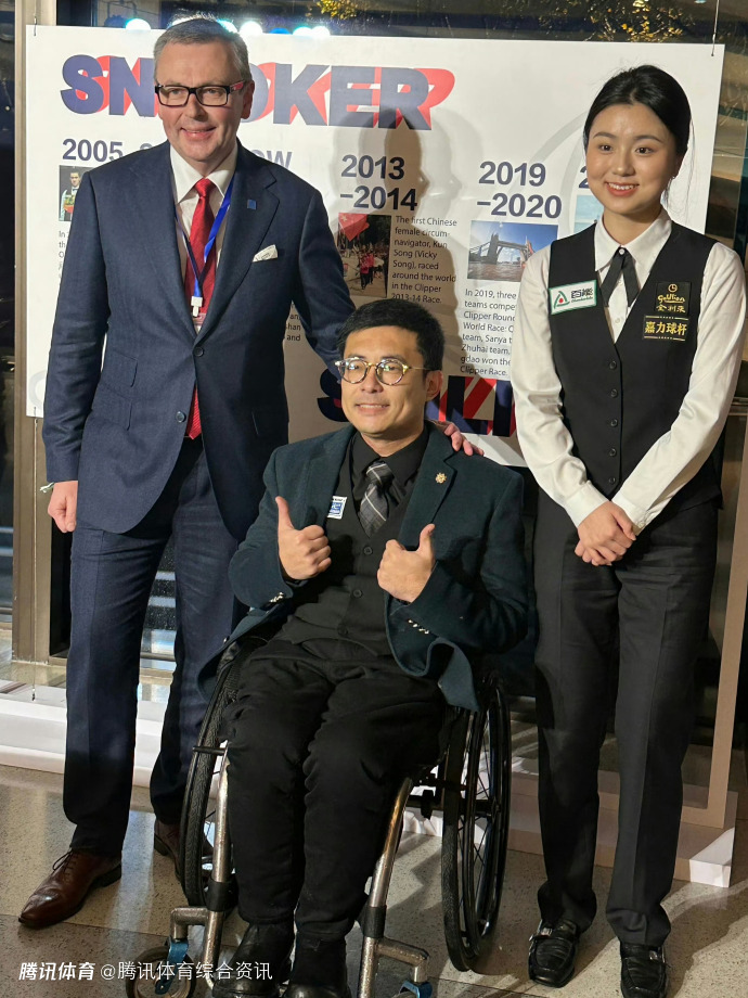 排面！白雨露出席英国首相招待会 现场表演精湛花式击球