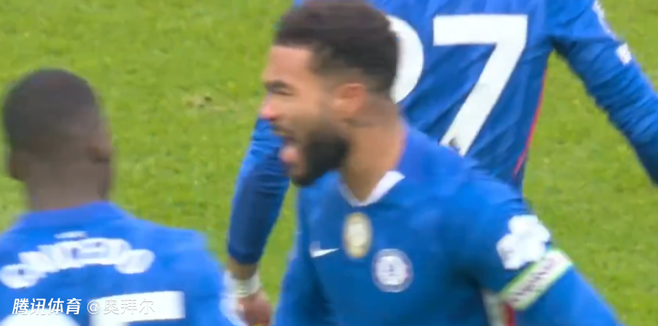 超级世界波！詹姆斯任意球破门，蓝军首次射正，避免92年之耻