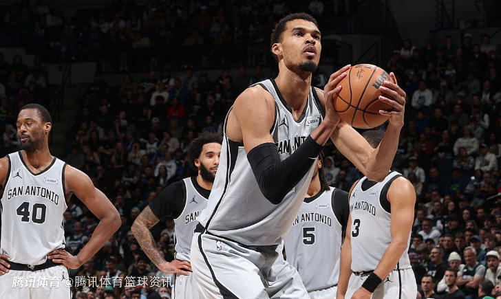 可出战雷霆！文班亚马未出现在马刺伤病名单中 被戈贝尔垫脚无大碍