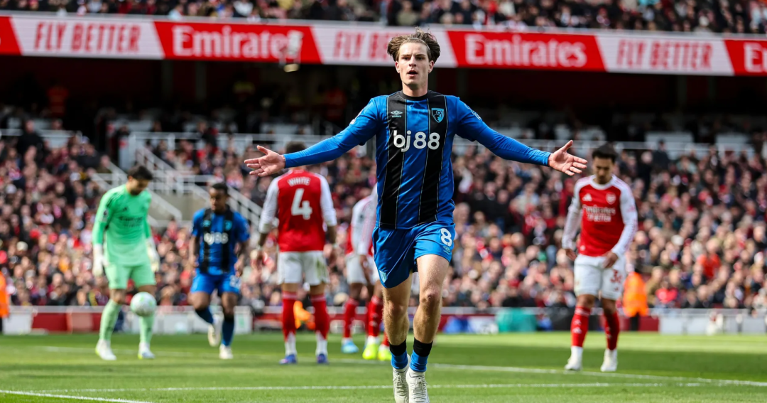 伯恩茅斯中场：拉亚是顶级门将，所以我等他先移动之后再射门