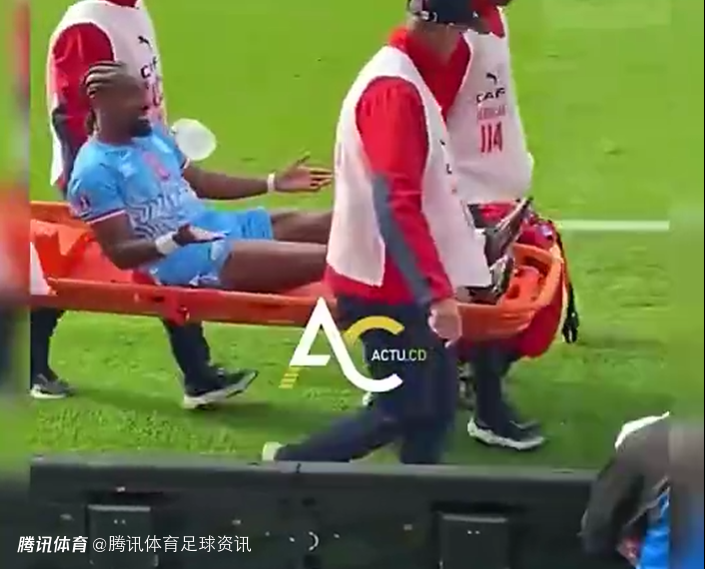 被迫上担架？穆图萨米解释：为免第二张黄牌服从裁判 实则无需离场