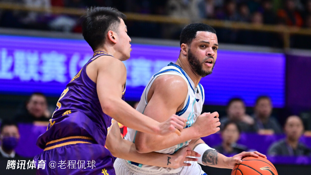 CBA深夜开罚单：青岛外援韦瑟斯庞骂裁判罚款3万 主帅罚1万