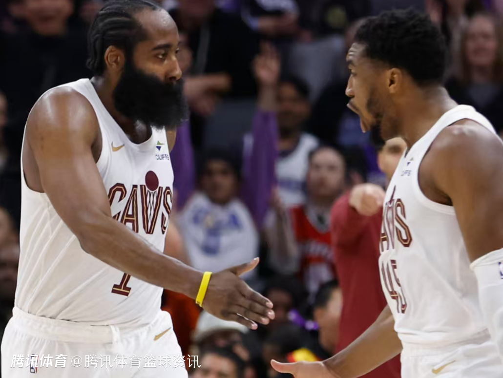 哈登：米切尔完全有能力场均轰下35+ 但他愿意传球保持无私
