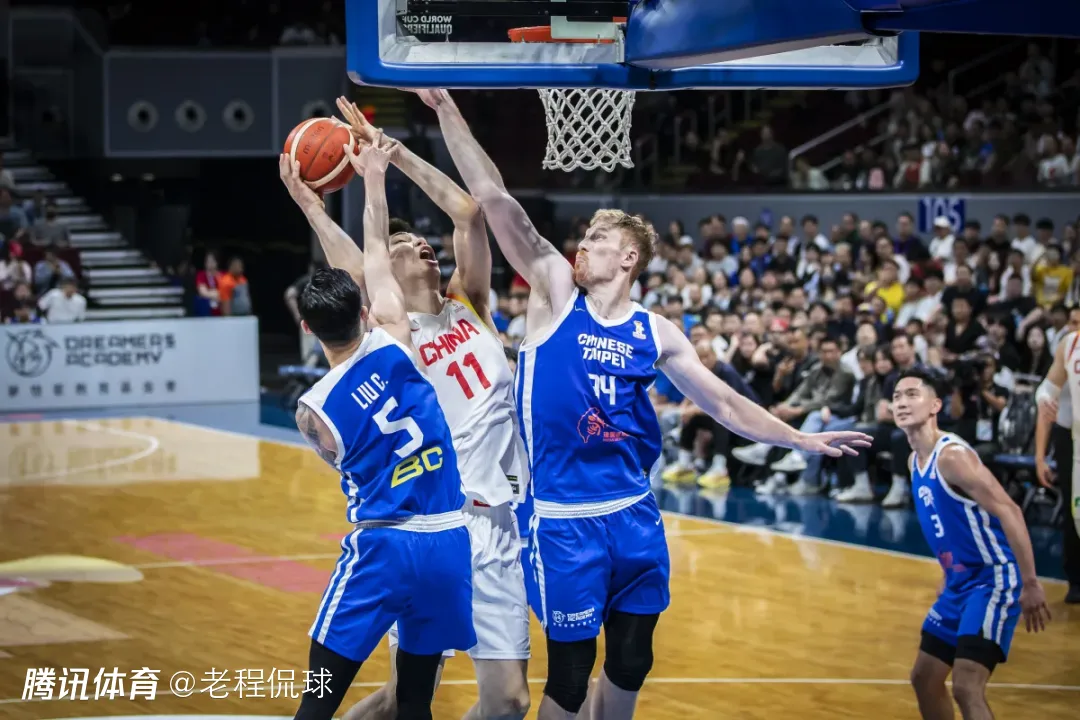 余嘉豪成中国男篮最累之人：结束世预赛又要赴欧 此前已飞3万里