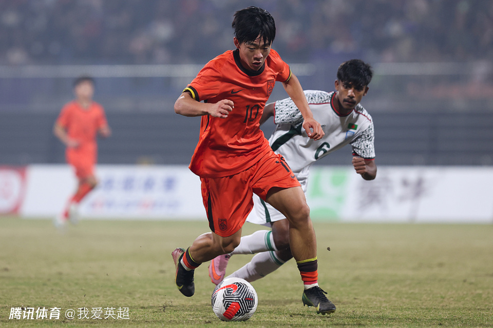 董路确认！16岁国足红星中断留洋+回国踢中超，除夕官宣，下家揭晓