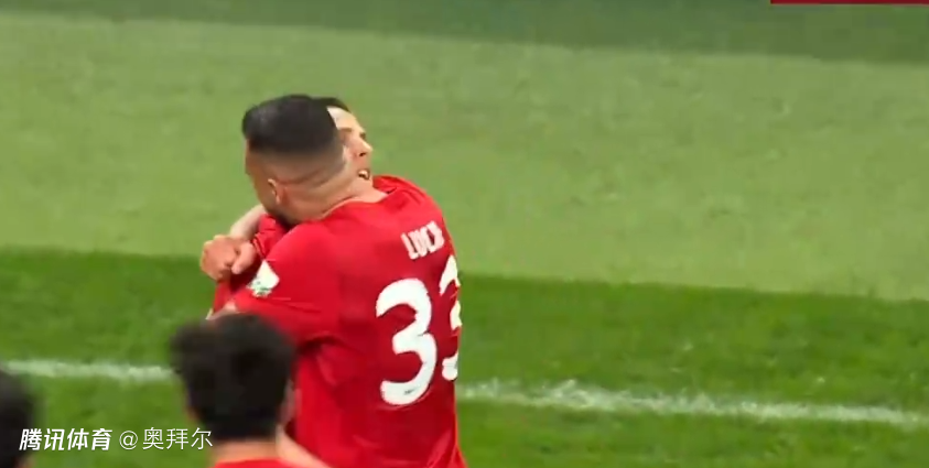 重庆铜梁龙中超处子球！肯帕努任意球世界波，瓦吉奇飞铲染红