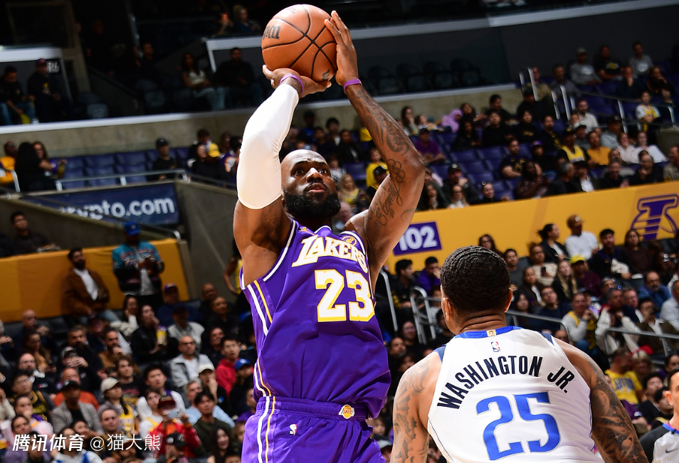 数据帝：28+10+12！詹姆斯成历史第一人 2米18中锋缔造队史纪录