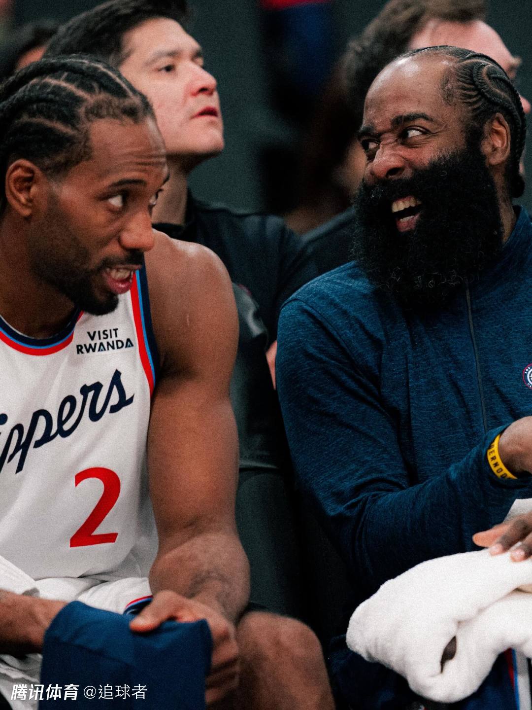 优质偶像！36岁哈登晒照迎接新年送祝福：祝大家26年健康富足