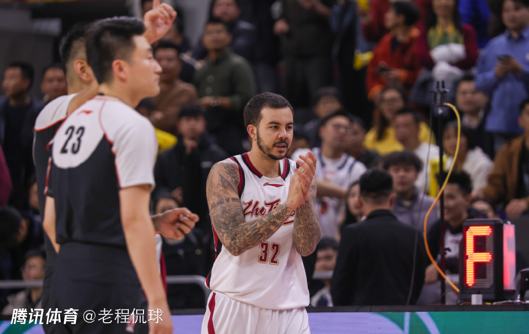 广东被绝杀前对手先踩线出界？杜锋赛后仍在质疑裁判