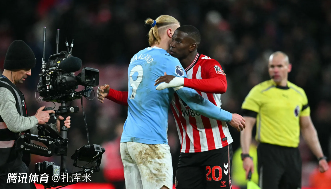 桑德兰后卫：能让哈兰德哑火太开心了，这是全队的功劳