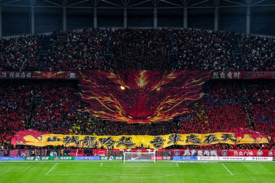 川渝德比燃爆全场！铜梁龙让2追3显韧劲，席尔瓦下场成转折点