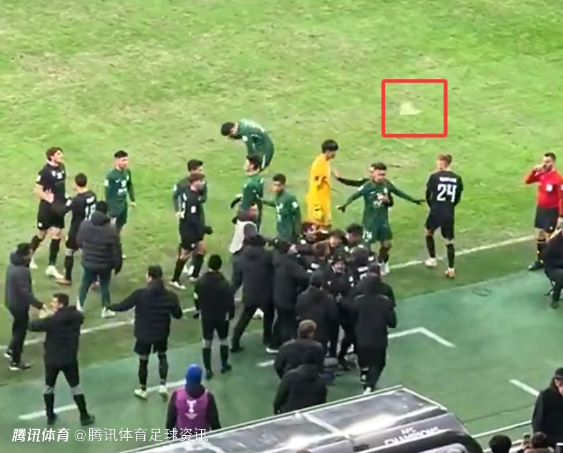 亚足联官方：北京国安因球迷投掷杂物被罚款5000美元