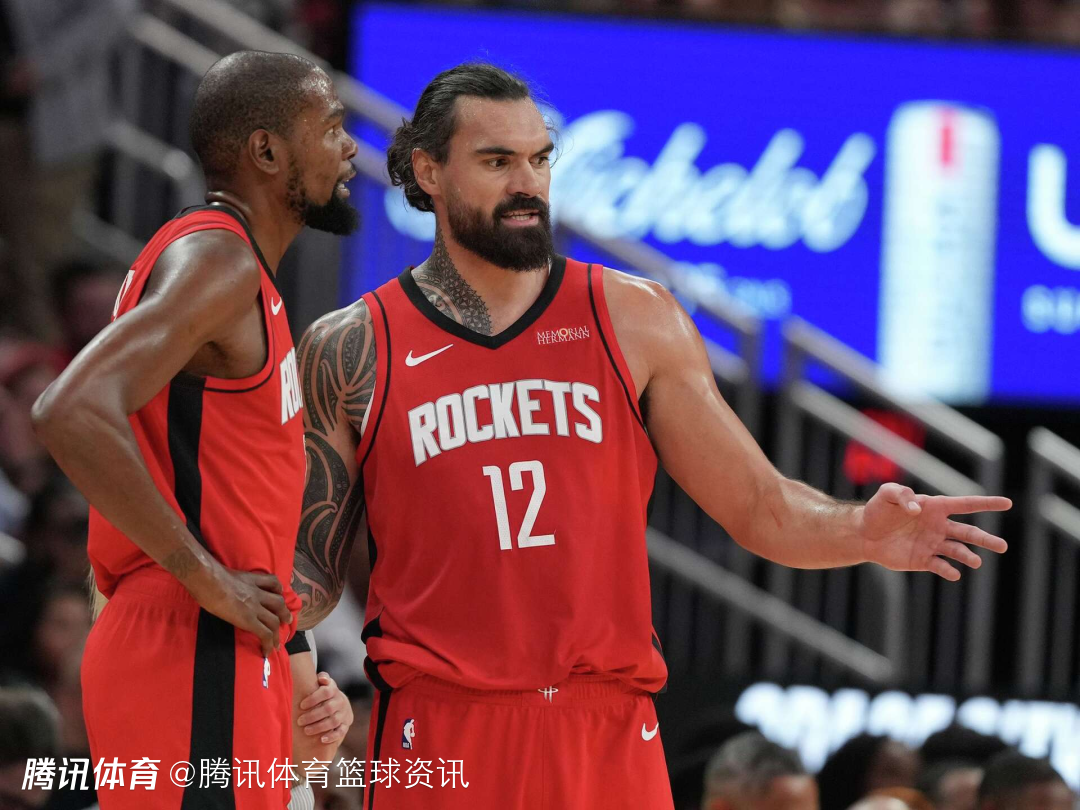 满是尊重！杜兰特盛赞亚当斯：每晚都在篮下肉搏对抗 毫无保留为球队付出与牺牲