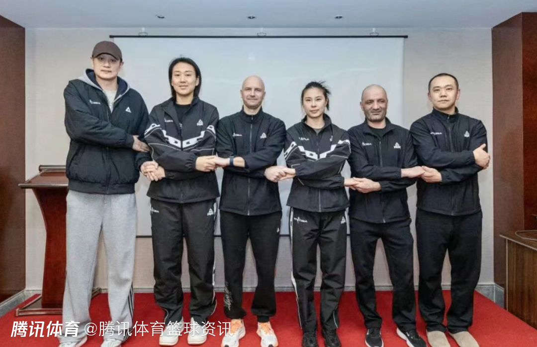四川女篮官方：聘请王思雨担任球队助教兼球员 聘期为2025-2026赛季