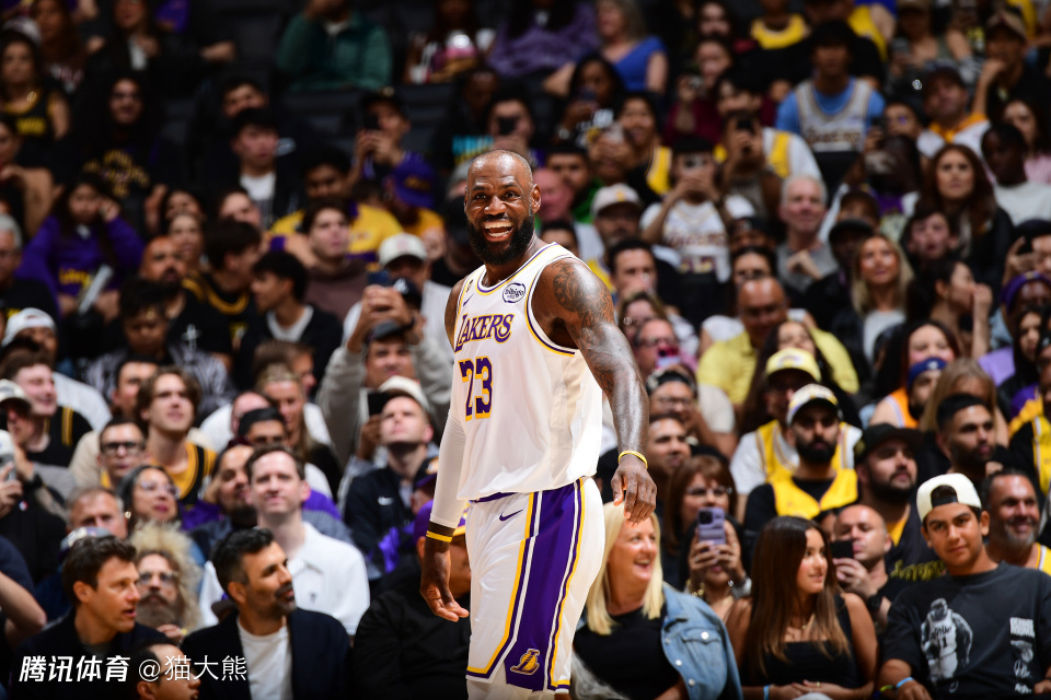 数据帝：打破23年纪录！詹姆斯变NBA第一人 哈登一壮举升至历史第三 