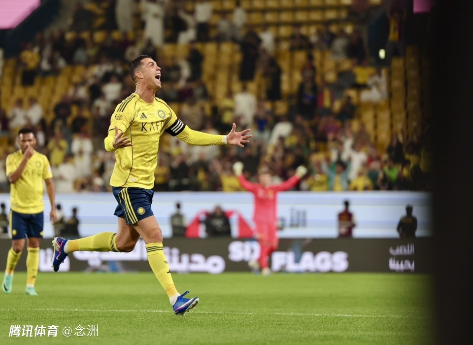 足坛一夜动态：C罗双响！皇马1-2惨遭绝杀 曼城2-1仅落后2分