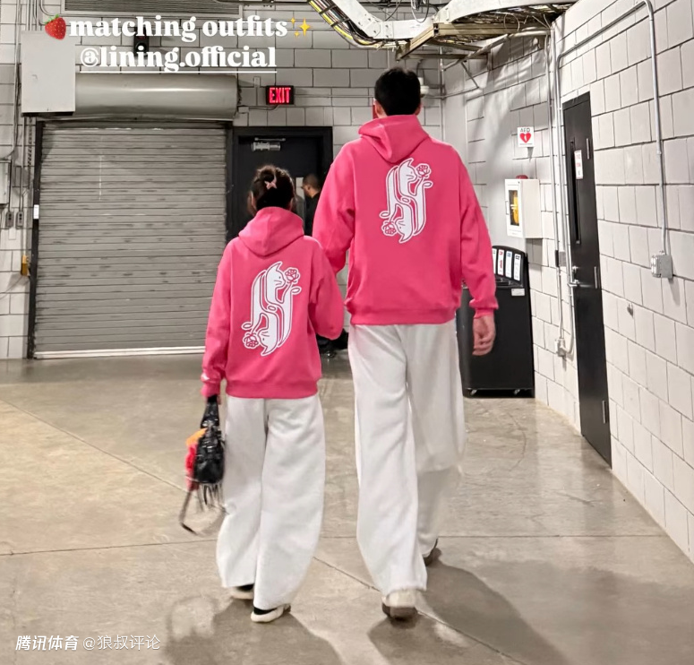 如胶似漆！杨瀚森女友社媒晒情侣同款粉色卫衣引关注