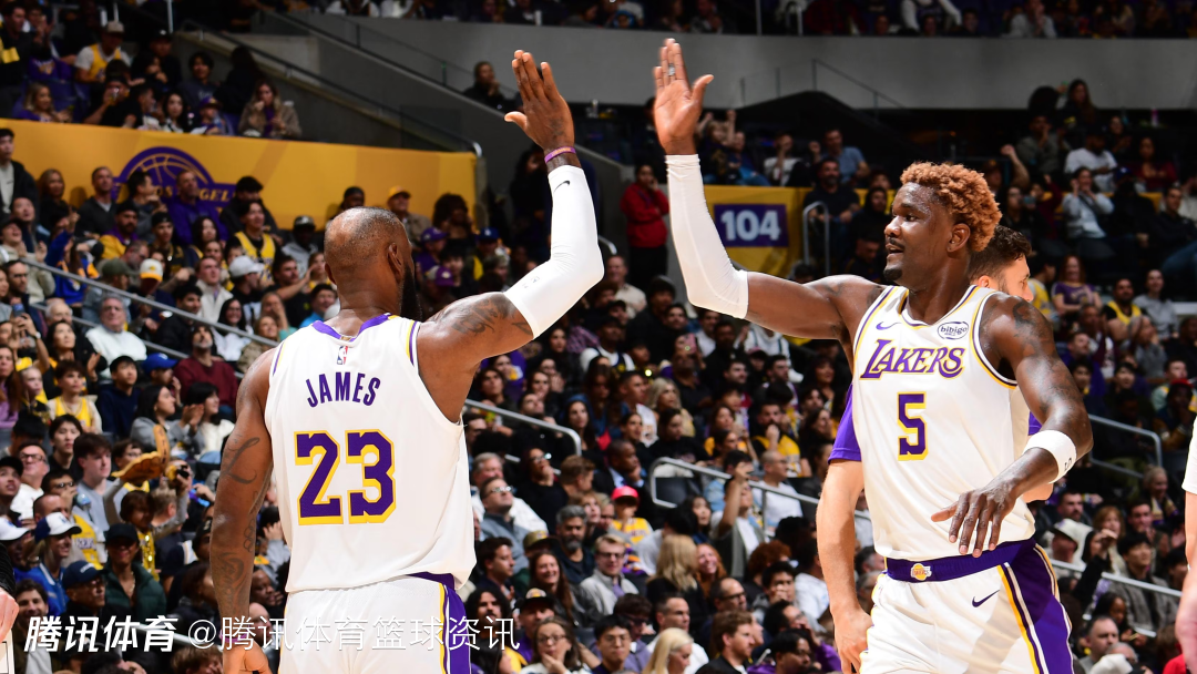 为老詹送空接助攻！艾顿：我只是随便把球往天上一抛 那家伙总能稳稳接住