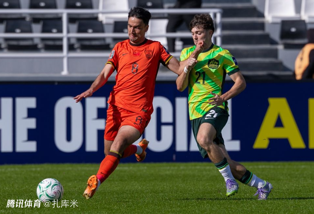 半场战报-任意球造险彭啸破僵，U23国足暂1-0澳大利亚