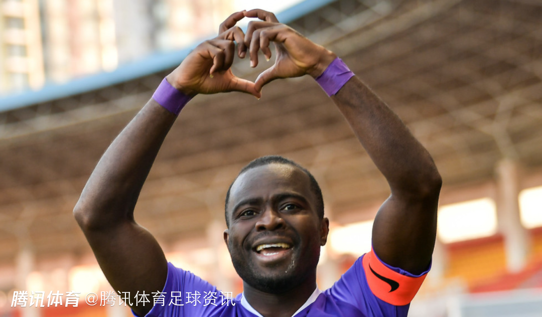 国内媒体：前河南外援阿奇姆彭自由身签约大连英博 双方签下一份短约