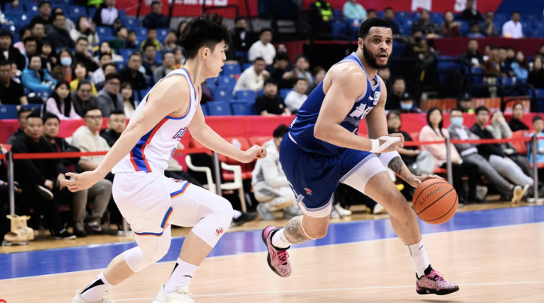 CBA：韦瑟斯庞30分青岛险胜天津 米奇28+10詹姆斯29+18