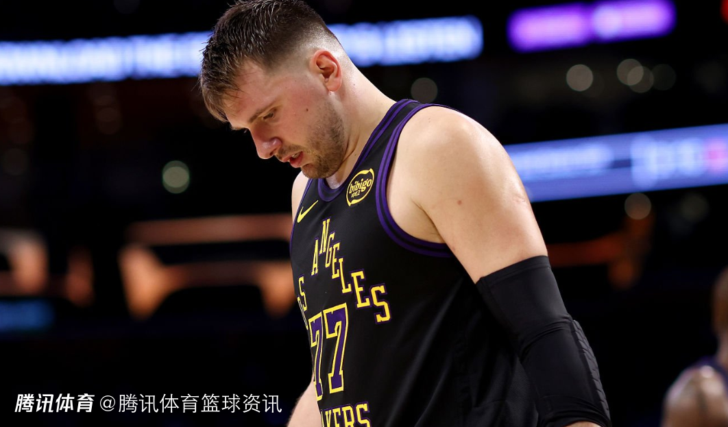 带伤忍痛硬扛！东契奇左肘和双腿均受伤病困扰 接受全天候治疗拒绝休战