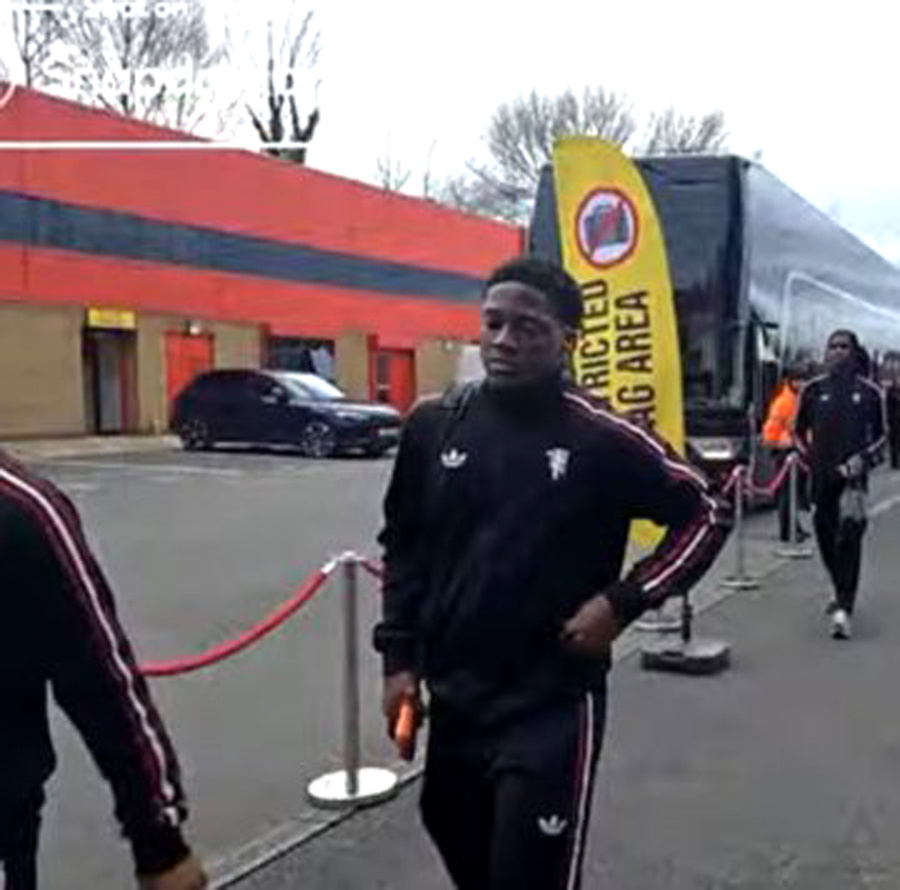 曝曼联新帝星愿降低续约周薪要求！拉爵不置可否，其地位仍需考验