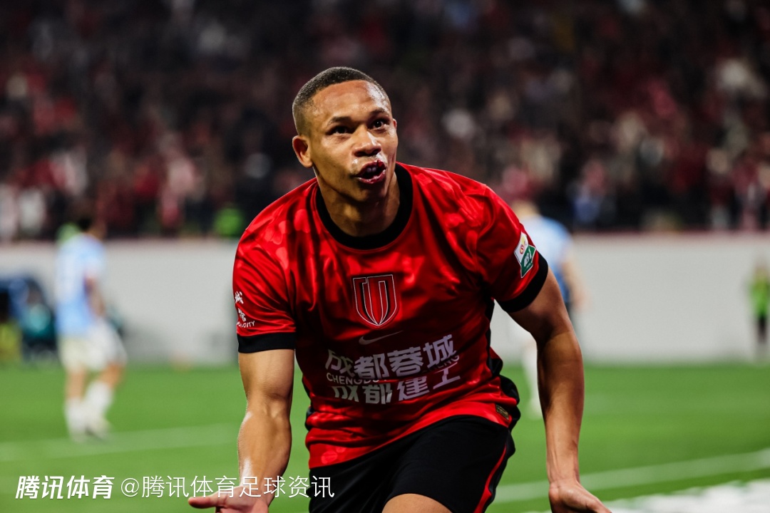 扬肘致对手血流不止！姜至鹏：不是恶意伤害 但确实需要规范防守动作