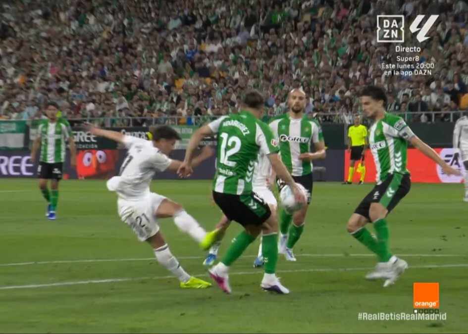 皇马电视台炮轰裁判：明显的点球不判罚，联赛公正性荡然无存