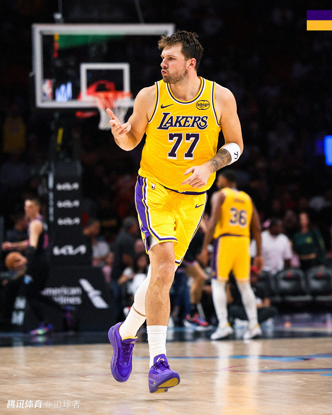 60分8连胜！东契奇晒闭眼累瘫一幕庆祝 湖人更衣室全队狂欢祝贺他