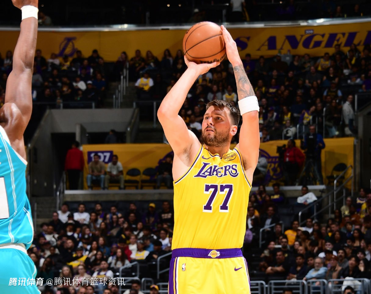 东契奇：我和老詹是球队出手最多两人 本可以投进更多球但有时就不进