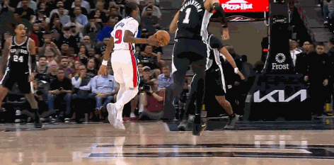 活塞官方：奥萨尔-汤普森脚踝受伤 对阵马刺回归成疑