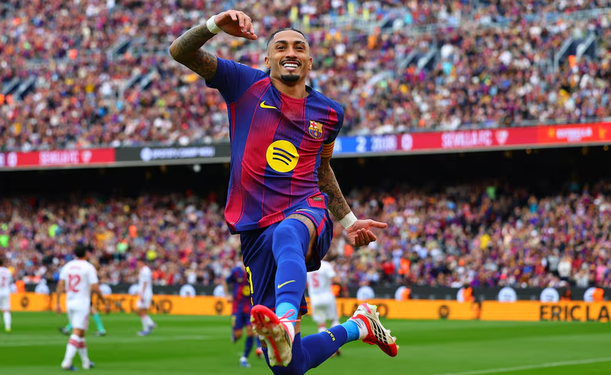 西甲：拉菲尼亚帽子戏法巴萨5-2大胜 坎塞洛破门+造2点球