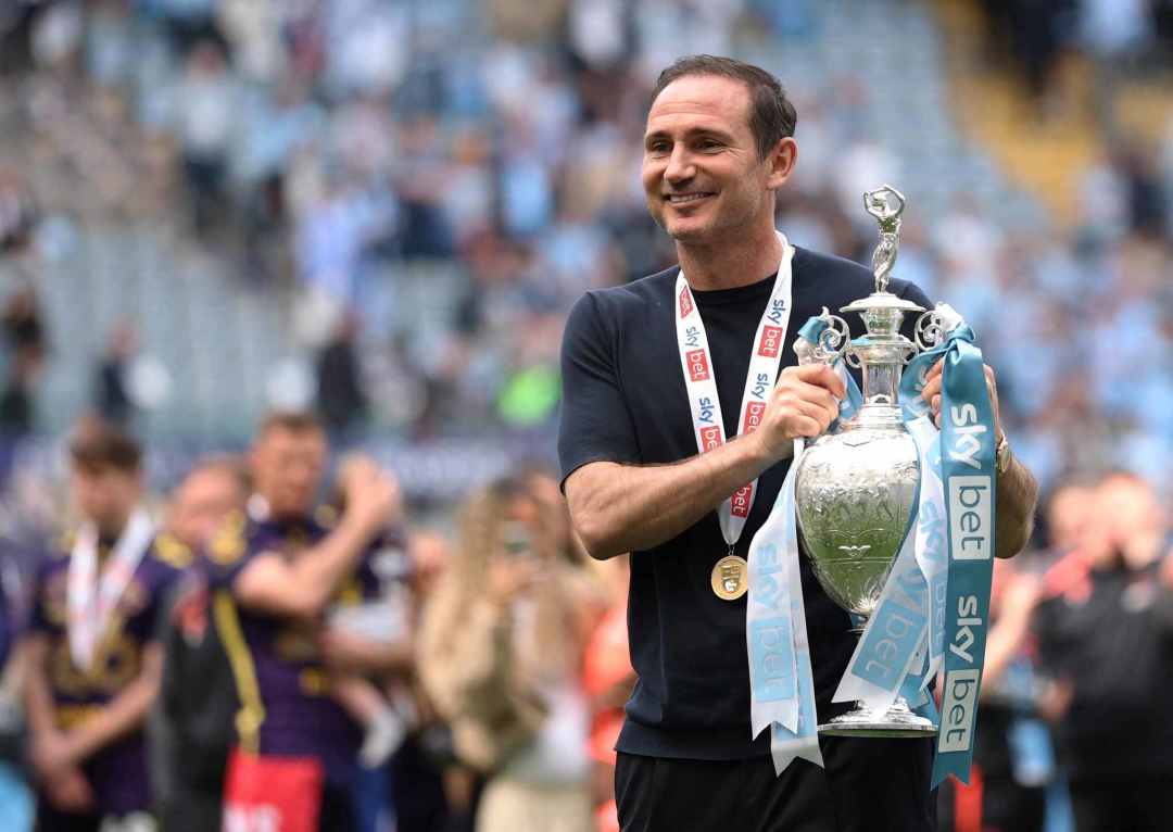 考文垂问鼎英冠，主帅兰帕德：球迷与我们一同熬过艰难时刻