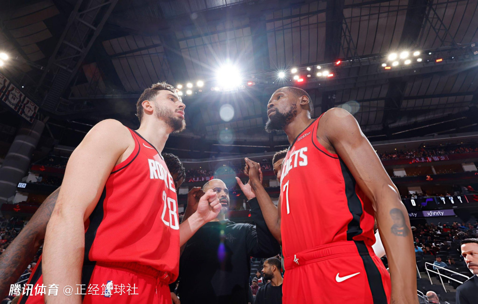 火箭大胜爵士升西部第三！杜兰特18+12申京准三双 小贾爆发轰31分