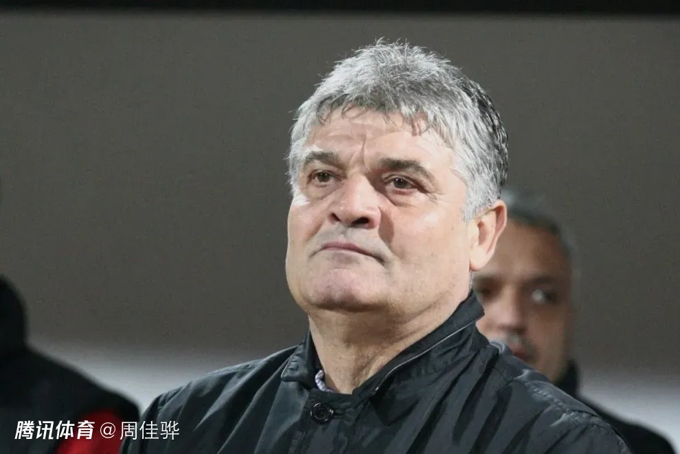 罗马尼亚名宿：我倾向于布尔克首发，斯坦丘至少踢30分钟