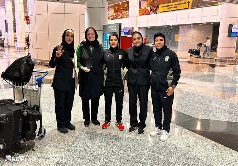 反悔拒绝澳大利亚庇护！伊朗女足3人与国家队会合，主帅+副主席迎接