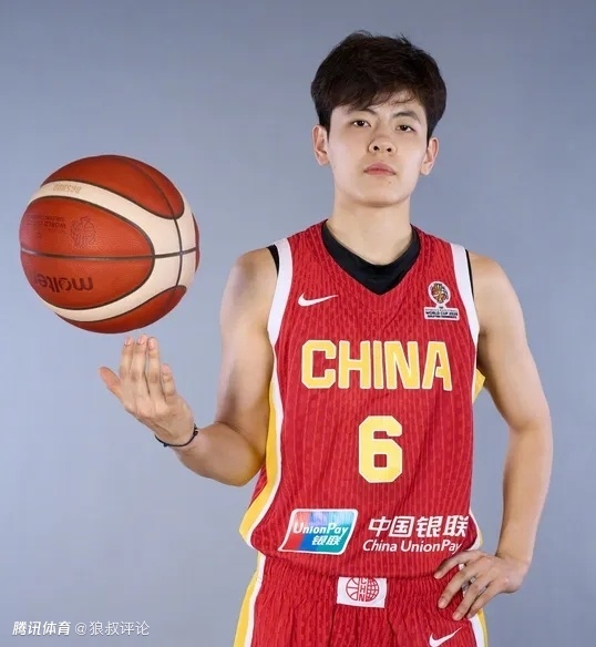 杨舒予世预赛首战轰14分5板7助攻：胶着时刻连续关键得分撑起后场进攻