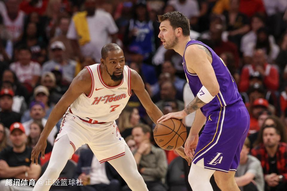 火湖大战扎心一幕！湖人积极沟通火箭互不交流 名嘴怒批火箭各自为战