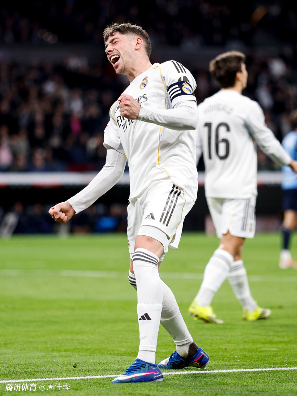 西甲：皇马4-1皇家社会，暂居首位，维尼修斯2球，巴尔韦德破门