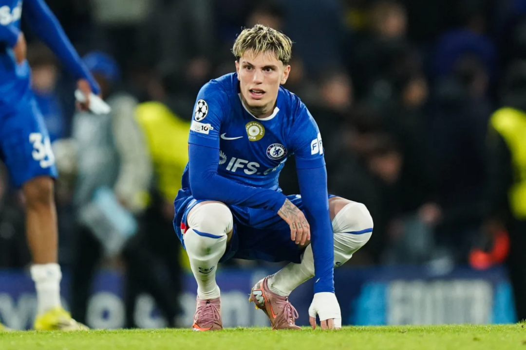 记者：切尔西愿意在今夏出售加纳乔，罗森尼尔对他有保留意见