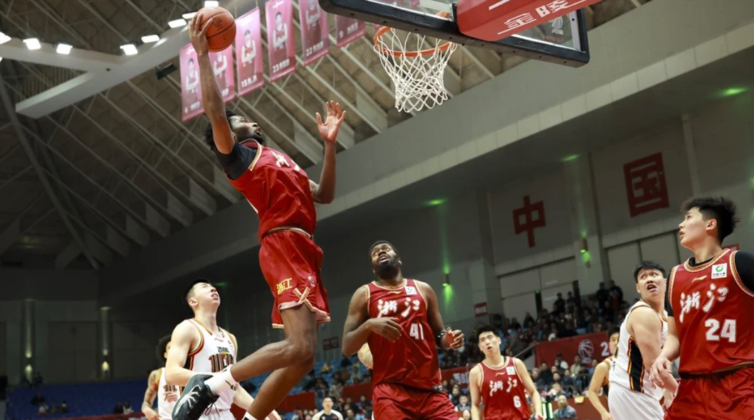 CBA：约翰逊18+10+5浙江大胜长白山 琼斯16分摩尔25分难救主