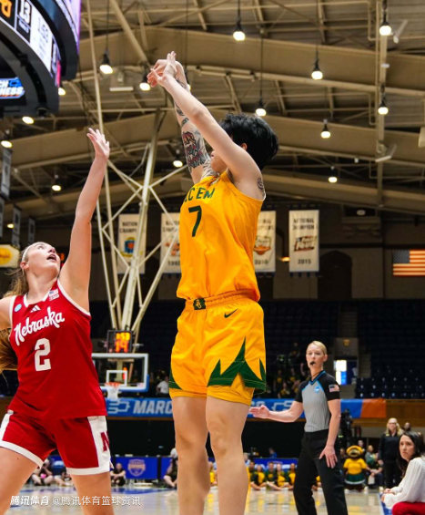 NCAA女篮疯三首轮：贝勒大学67-62险胜对手晋级 邓雨婷贡献6分3篮板