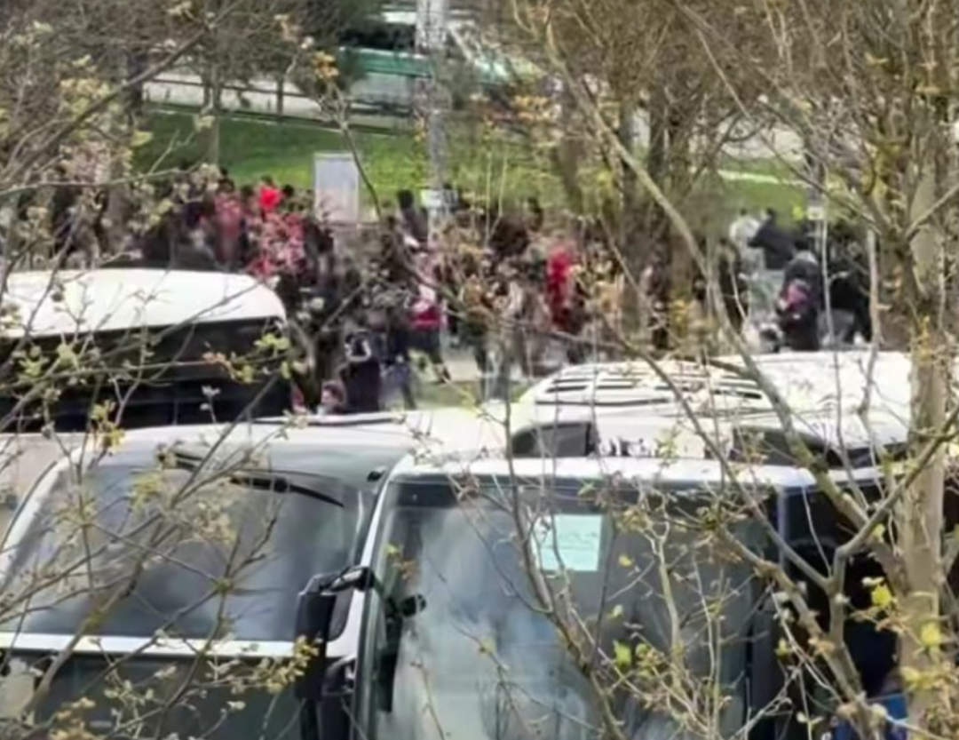 图片报：拜仁和斯图加特球迷赛前爆发激烈冲突，约100人被拘留