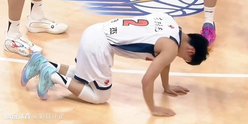 有伤在身！曝徐杰将前往国家队报到后评估伤情 此前多次崴脚引关注